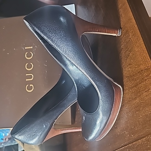 Gucci Designer Pumps, Sz 9, Black, Leather, 4" Heel, Sem' Round Toe, 3/4" Platfo - Picture 9 of 11